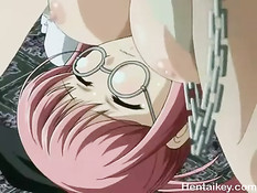 Молодой господин ебёт вибратором и хуем очкастую хентай рабыню