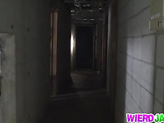 В японской тюрьме женщине приходится отсасывать надзирателям