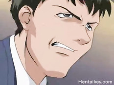 Очкастая хентай шлюха дрочит сиськами и отсасывает члены парням