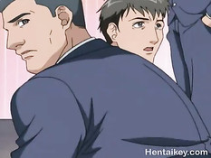 Очкастая хентай шлюха дрочит сиськами и отсасывает члены парням