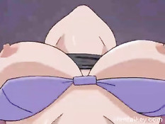 Очкастая хентай шлюха дрочит сиськами и отсасывает члены парням