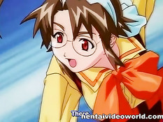 Джентльмен в очках ебёт раком двух похотливых хентай девчонок