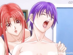 Две грудастые хентай подруги на кровати трахаются с одним парнем