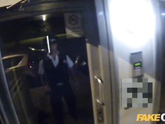 Парень переодевается в полицейского и трахает развратных девок