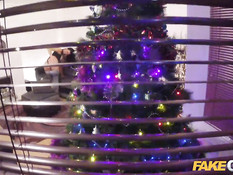 Парень переодевается в полицейского и трахает развратных девок