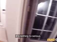 Парень переодевается в полицейского и трахает развратных девок