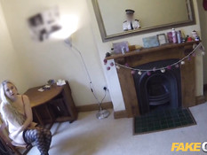 Парень переодевается в полицейского и трахает развратных девок