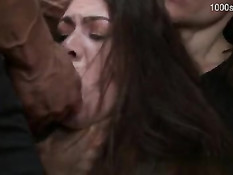 Похотливые мужики держат связанную девчонку и ебут во все дыры