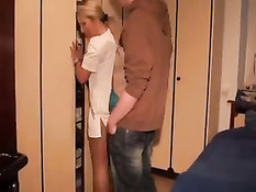 Зрелая немецкая женщина в белом белье затрахала молодого парня