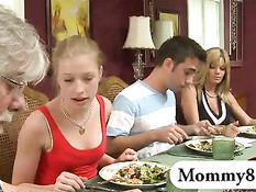 Парнишка ебёт сисястую мамочку Kristal Summers и юную Avril Hall