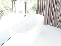 Сисястая тёлка Franceska Jaimes принимает ванну и ебётся с парнем