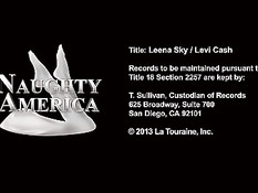 Похотливая грудастая преподавательница Leena Sky ебёт студента