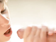 Лысый парень залил спермой милое лицо худой девки Beata Undine