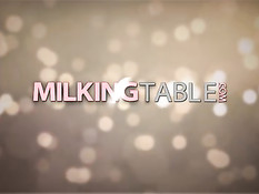 Брюнетка в красном сетчатом белье Cindy Starfall высасывает сперму