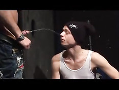 Гомосексуальные мужчины обоссали и оттрахали паренька в туалете