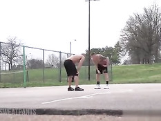 Голубой парень с тату отсасывает другу и ебётся раком на кровати