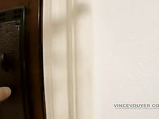 Молодая блондиночка Haley Cummings подрочила пенис сиськами