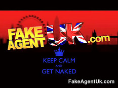 Татуированная английская брюнетка мастурбирует и ебётся с парнем