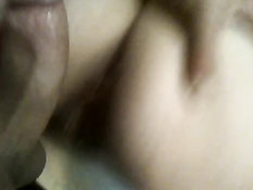 Муж трахает раком жену в красных стрингах и снимает порно видео