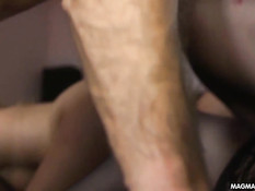 Семейные пары в масках занимаются сексом на вечеринке свингеров