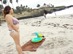 Беременная латинская женщина принимает душ и ебётся с мужиком