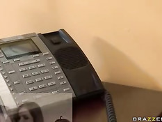 Намазал маслом и ебёт в анус девку с волосатой киской Bobbi Starr