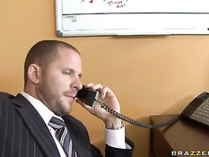 Намазал маслом и ебёт в анус девку с волосатой киской Bobbi Starr