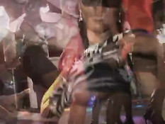 Девушки в масках танцуют на вечеринке и трахаются с мужчинами