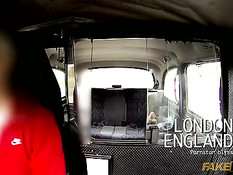 Водитель ебёт горячую блондинку с большой грудью Brooklyn Blue