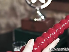 Брюнетка Valentina Nappi садится парню на лицо и играет с членом