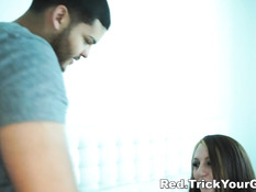 Завязал девке глаза, связал руки и дал оттрахать её своему другу