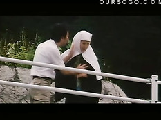 Возбуждённый японский мужчина раздевает монашку и ебёт на полу