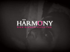 Мужик в маске и женщина ебут грудастую даму в латексном платье