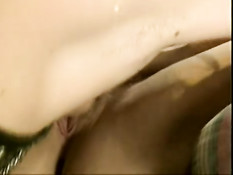 Блондинка в латексном платье вылизывает туфли и соски госпоже