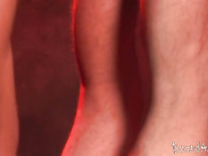 Подвесил голубого парня за ноги и руки и отъебал в рабочий анус