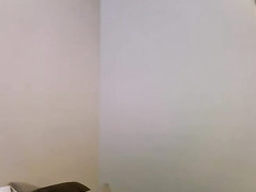 Молодой мускулистый гей включает веб-камеру и дрочит свой член