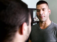 Гей разбудил татуированного любовника и отсосал член в позе 69