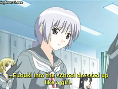 Аниме девушки вдвоём отсасывают парню член и трахаются на полу