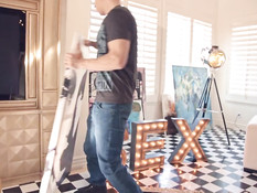 Парень вылизывает киску и трахает грудастую мамочку Brandi Love