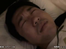 Сексуальная японка отсасывает в позе 69 и трахается с очкариком