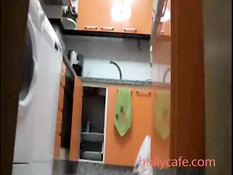 Испанская женщина на кухне дала сантехнику отодрать себя раком