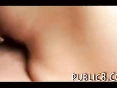 За деньги эта девушка с татуировками дала отодрать себя в поезде