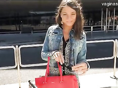 Русская девка Foxy Di в микроавтобусе ебётся с испанским парнем