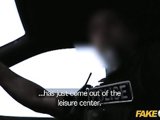 Липовые полицейские хватают и жёстко трахают развратных шлюх