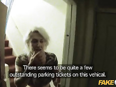 Липовые полицейские хватают и жёстко трахают развратных шлюх