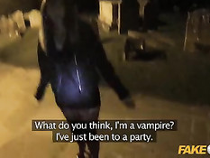 Липовые полицейские хватают и жёстко трахают развратных шлюх