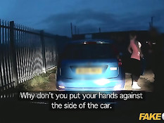 Липовые полицейские хватают и жёстко трахают развратных шлюх