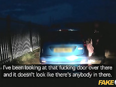 Липовые полицейские хватают и жёстко трахают развратных шлюх