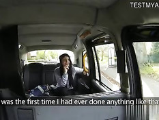 Брюнеточка с длинными волосами Alessa Savage ебётся с водителем