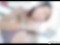 Девчонка с маленькой грудью Carmen Callaway отсасывает мужику